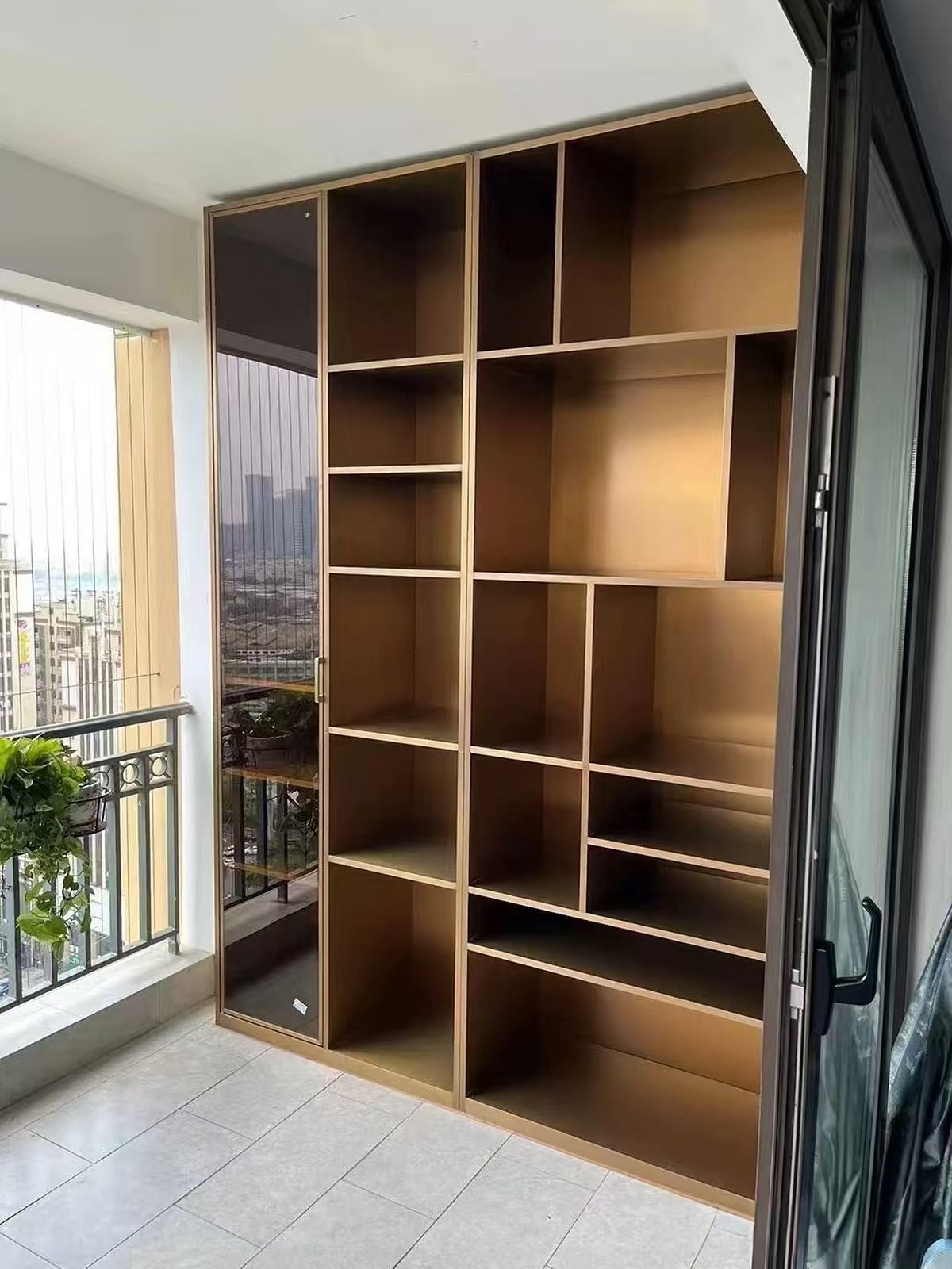 為什么高端場所都偏愛不銹鋼制品？揭秘不銹鋼展柜與酒柜的卓越優勢！
